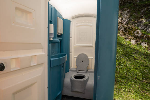 Types of Portable Toilets We Offer in Desert Edge, CA